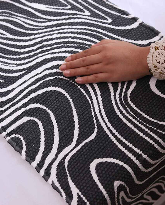 black and white plateau table runner